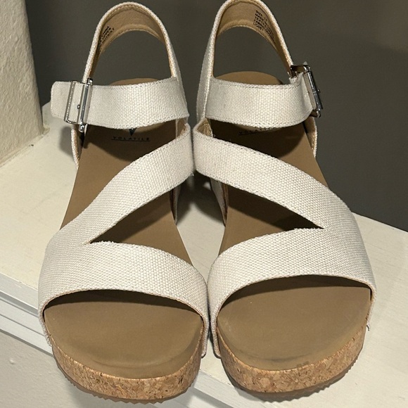 Volatile Women’s Biloxi Ivory/Tan Wedge Strap Sandals Size 11 PV118 Ivory NIB - Picture 6 of 10